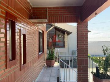 Casa · 3 Quartos · 2 Vagas · Casa + peças comerciais
