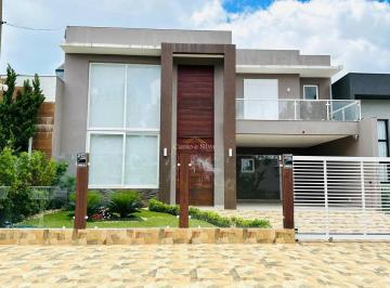 Casa · 204m² · 3 Quartos · 2 Vagas · Sobrado com Piscina, 3 suítes, 150 metros do mar em Atlântida Sul