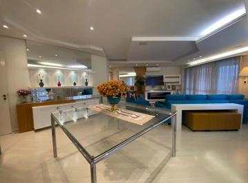 Apartamento · 210m² · 3 Quartos · 2 Vagas · Lindo apartamento, completo e no coração da cidade