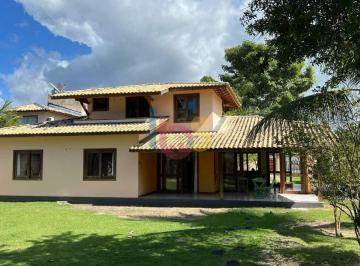 Casa · 250m² · 4 Quartos · 6 Vagas · Casa Individual com 4/4 em Coroa Vermelha