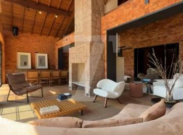 Casa · 664m² · 6 Quartos · 4 Vagas · Condomínio Fazenda Boa Vista à venda Barn House 6 quartos