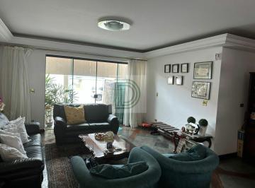 Casa · 400m² · 4 Quartos · 8 Vagas · Belíssima casa com 4 dormitórios, sendo 2 suítes com closet e terraço.