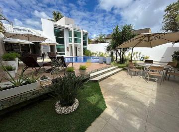 Casa · 601m² · 8 Quartos · 4 Vagas · Casa em Guarajuba, 8 quartos com piscina, perto da praia
