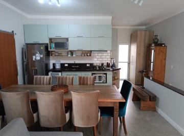 Apartamento · 92m² · 3 Quartos · 2 Vagas · Viva no interior com estilo nesse aconchegante apartamento de 3 dormitórios e 2 vagas de garagem
