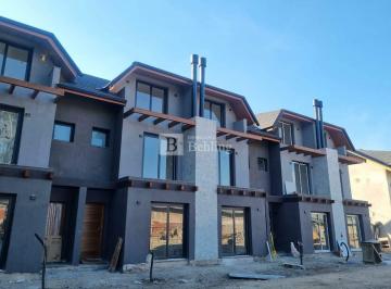 Casa · 112m² · 2 Vagas · EXCELENTE CASA GEMINADA COM 03 SUÍTES!