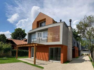 Casa · 132m² · 1 Vaga · ÓTIMA CASA EM LOCALIZAÇÃO PRIVILEGIADA EM CANELA!