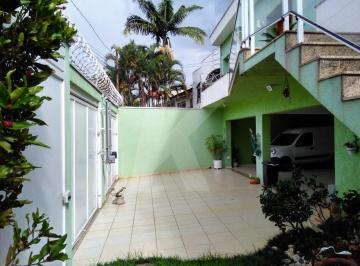 Casa · 260m² · 3 Quartos · 6 Vagas · Sobrado de 260 mts², 03 dormitórios (3 suítes), 6 vagas, com piscina nas Palmas do Tremembé