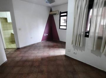 Apartamento · 49m² · 1 Quarto · 1 Vaga · Um dormitório conservado. Quadra da praia. Piscina. Ótimo