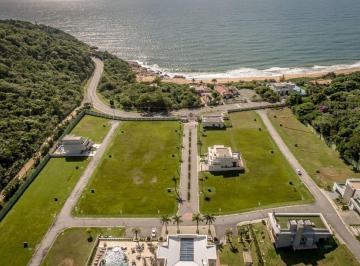 Terreno · 659m² · Terreno no Condomínio Green Ocean na Praia do Estaleirinho em Balneário Camboriú, com 659m2.