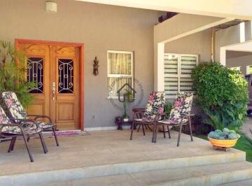 Casa · 464m² · 5 Quartos · 8 Vagas · Casa à venda no Condomínio Reserva dos Vinhedos.