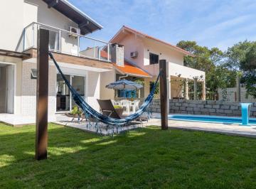 Casa de 3 quartos, Bombinhas · Casa com piscina em Bombinhas ( Praia de Canto Grande)