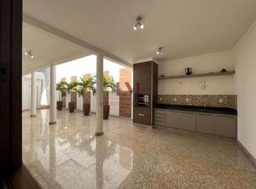 Casa · 207m² · 3 Quartos · 4 Vagas · Casa no Jardim Karaíba com Três quartos sendo uma suíte e área gourmet com churrasqueira