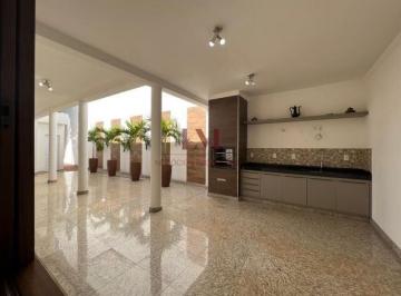 Casa · 207m² · 3 Quartos · 4 Vagas · Casa no Jardim Karaíba com Três quartos sendo uma suíte e área gourmet com churrasqueira