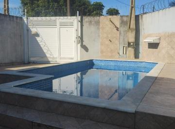 Foto 01 · Casa de 2 quartos com suíte e 2 vagas de garagem à venda ou locação em Itanhaém-SP, bairro Gaivota: