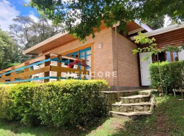 Casa · 256m² · 4 Quartos · 2 Vagas · Casa em Av. G Biagioni - Vila Porã - Campos do Jordão/SP