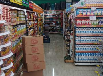 Comercial , Itapevi · Vendo loja de variedade Com rendimento de aproximadamente R$ 280 mil