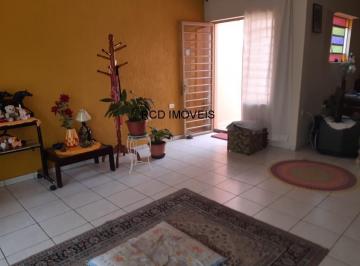 Sala · Casa Terrêa com 3 Quartos com Edícula com área total 372 m² terreno Plano - No Ferreira