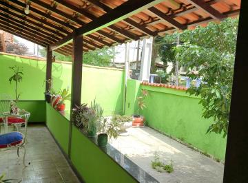 Casa de 3 quartos, Araruama · Duas casas em Araruama na Praça da Bandeira próximo ao centro.