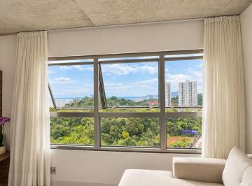 whatsapp-image-2026-09-29-at-174434-1-17907150148761.jpeg · moderno, mobiliado e com vista para o mar, com 1 suíte com closet e 2 vaga, na Praia Brava