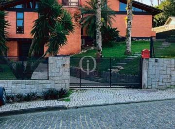 Foto 02 · Esta deslumbrante residência está disponível para você! Com 500m² construídos e um terreno amplo de