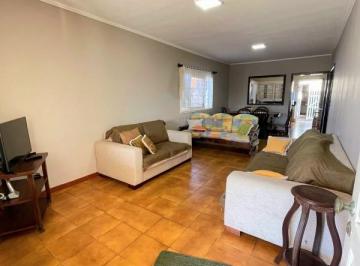 Apartamento de 4 quartos, Tramandaí · Casa com 04 dormitórios e 02 banheiros