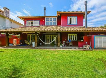 1 (68) · Casa de 378m² com 5 quartos sendo 3 suítes na Lagoa da Conceição