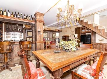 Casa de 5 quartos, Curitiba · Casa Seminário 5 Dormitórios 2 Suites 8 Vagas Alto Padrão Piscina