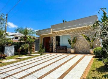 Casa · 156m² · 3 Quartos · 2 Vagas · Belissima casa térrea reformada à venda no Jardim Pernambuco II em Guarujá.