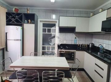 Casa · 168m² · 6 Quartos · 
                    Linda Casa  com 02 moradias!

&amp;gt;&amp;gt;Parte superior composta por 3 dor