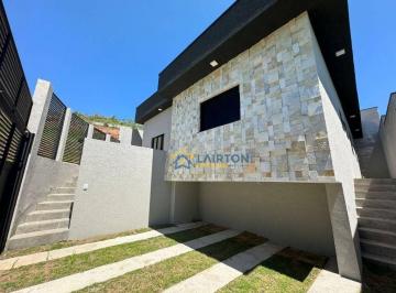 1378ffb140eca7f107baab9e45c7de3abf0e7291 · Casa Encantadora de 3 Dormitórios com Piscina no Centro de Bom Jesus dos Perdões - 93m²