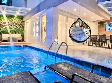 Casa · 175m² · 3 Quartos · 2 Vagas · Sobrado à venda no Embaré em Santos.