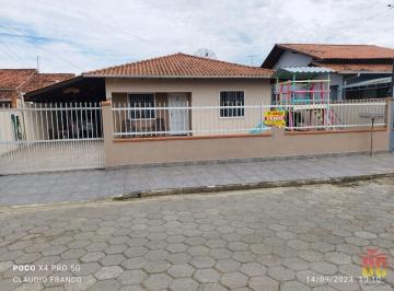 379_9841_1694789269986.jpg · 
                    
                        Maravilhosa casa à venda no bairro Armação!
          