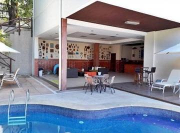 Casa de 1 quarto, Salvador · Casa Horto Florestal.4/4 e 4 Suítes.474 M2.Piscina.Excelente!