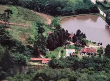 Comercial , São Roque · Propriedade na Estrada do Vinho
