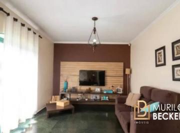 Casa · 288m² · 4 Quartos · 3 Vagas · Casa com 4 quartos, sendo 2 suítes, a venda, 244 metros - CENTRO