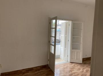 Casa · 47m² · 2 Quartos · Casa sobreloja para locação 2 dormitorios com sacada, bairro Fundação