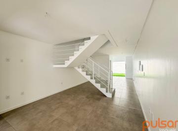 Casa · 133m² · 2 Quartos · 1 Vaga · Casa Duplex com 2 suítes à 600 metros da Praia dos Ingleses em Florianópolis/SC.