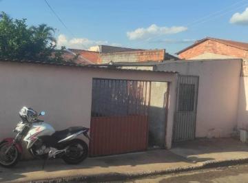 Casa · 200m² · 2 Quartos · 5 Vagas · Oportunidade, Casa + Barracão 200 m² ao lado da Av. Mangalô
