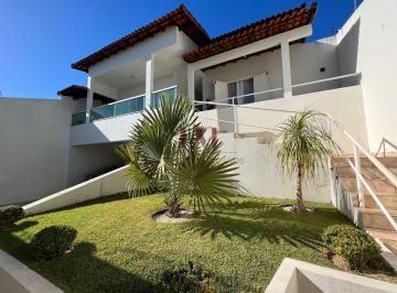 Casa · 200m² · 3 Quartos · 4 Vagas · Sobrado a venda no Bairro Jardim Karaíba