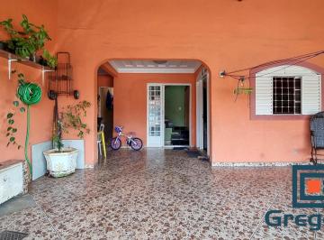 Casa de 5 quartos, Samambaia · Vendo ótima casa 05 quartos QR 510 com habite-se!