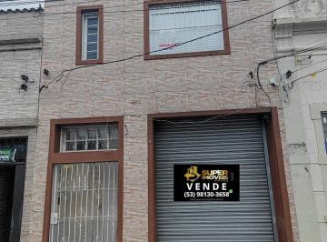 Casa · 225m² · 2 Quartos · 2 Vagas · Sobrado residencial e/ou comercial no centro Pelotas-RS