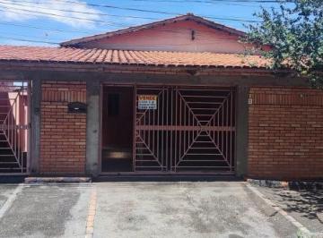 Foto 01 · Casa de 3 quartos com 2 barracões, sendo um de 2 quartos e outro de 1 quarto, Rua Professor Henrique