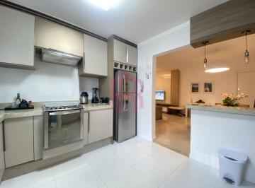 Apartamento · 80m² · 2 Quartos · 1 Vaga · Apartamento mobiliado e equipado para Locação Anual na Praia Brava