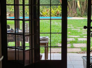 Casa de 5 quartos, Paraty · Casa localizada no bairro Caborê, a poucos passos do Centro Histórico de Paraty