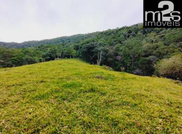 Foto 10 · Mata Exuberante, Clima Frio, Nascente, Fácil Acesso com Vista para as Montanhas