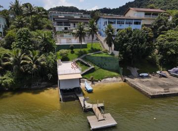 Casa · 450m² · 4 Quartos · 5 Vagas · Linda casa costeira com vaga de barco, piscina, 4 suítes