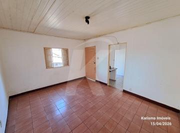 Casa · 30m² · 1 Quarto · Casa com 1 quarto, cozinha, banheiro, área de serviço.