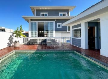 Casa · 420m² · 3 Quartos · 4 Vagas · Casa em estilo norte Americano e, Blumenau-SC