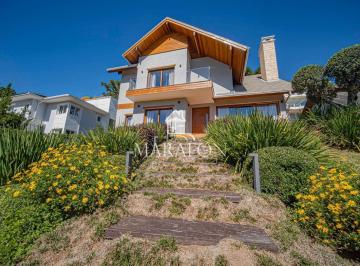 Casa · 283m² · 2 Vagas · LINDÍSSIMA CASA À VENDA NO CONDOMÍNIO ALPHAVILLE EM GRAMADO