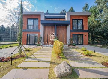 Casa · 135m² · 1 Vaga · LINDA CASA À VENDA NO CONDOMÍNIO RESERVA DA SERRA EM CANELA